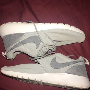 Nike grey roshes